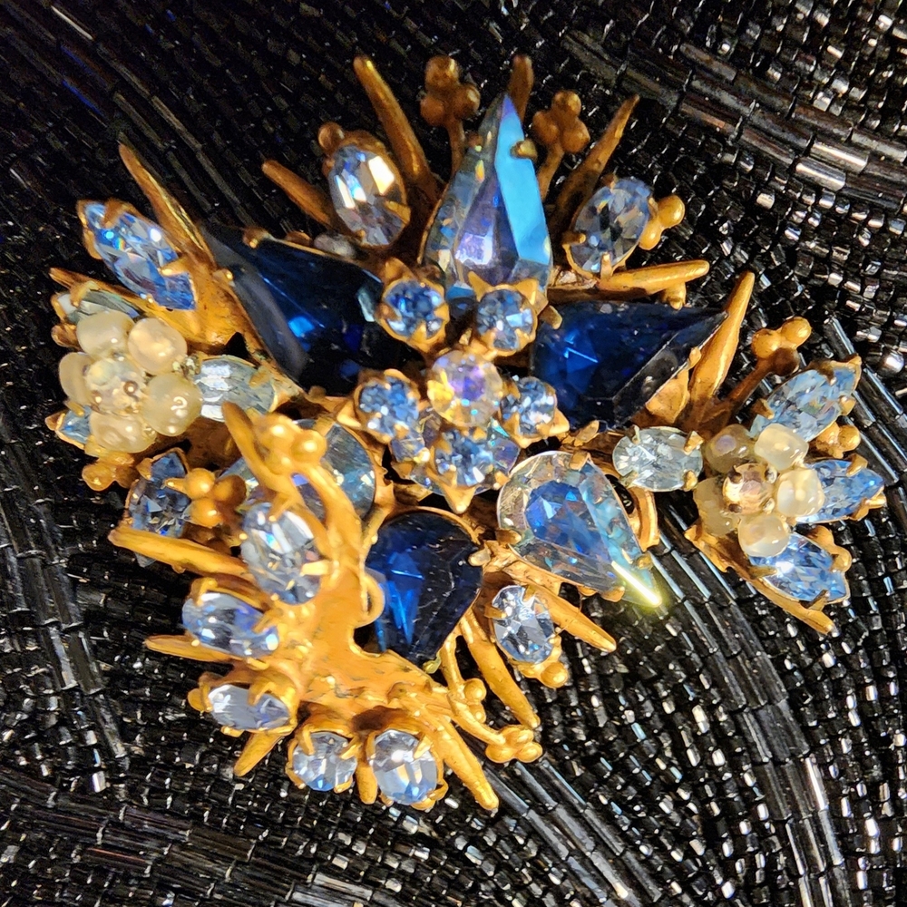 Vintage-Inspired Blue and Gold Crystal Brooch - Picture 8 of 9